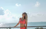 [ẢNH] Nữ cảnh sát quyến rũ nhất buộc phải lựa chọn đồng phục hay bikini